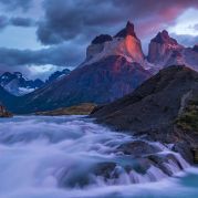 CHILE_Die_Cuernos_del_Paine_Im_Torres_del_Paine_Nationalpark.jpg